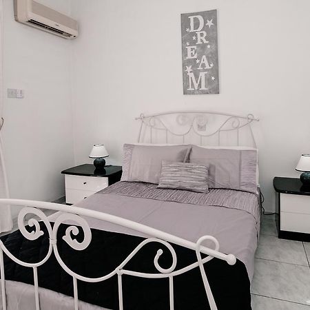 Sue'S Apartment 파포스 외부 사진