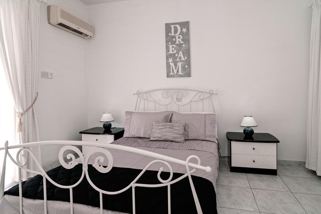 Sue'S Apartment 파포스 외부 사진
