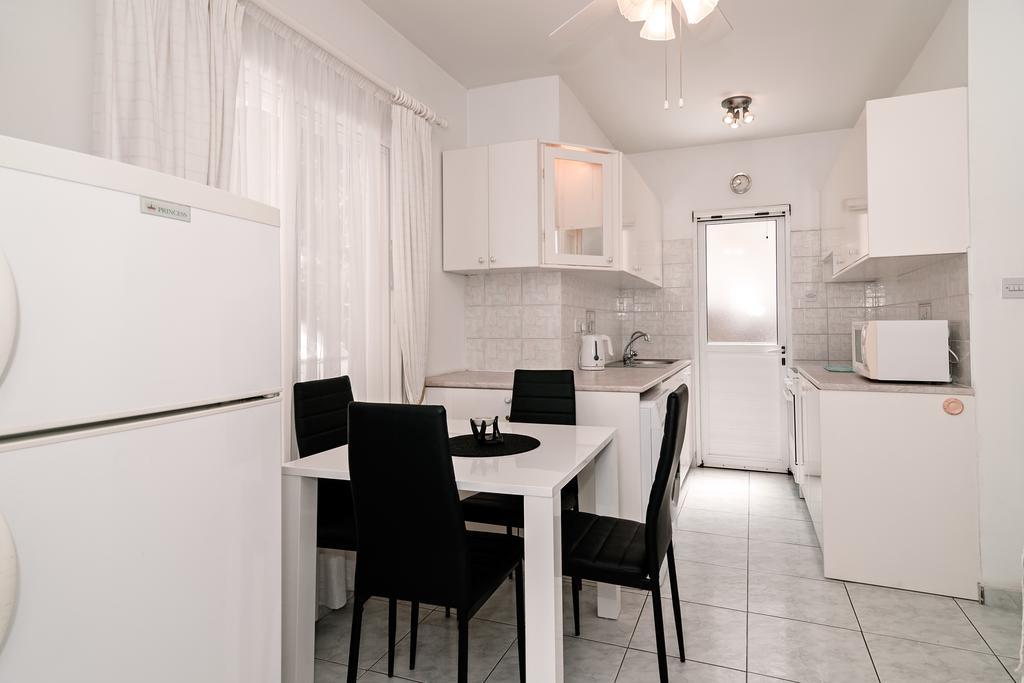 Sue'S Apartment 파포스 외부 사진