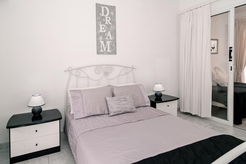 Sue'S Apartment 파포스 외부 사진