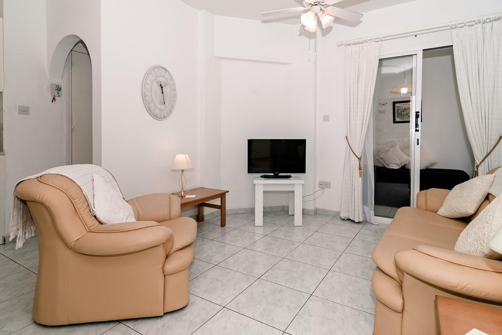 Sue'S Apartment 파포스 외부 사진