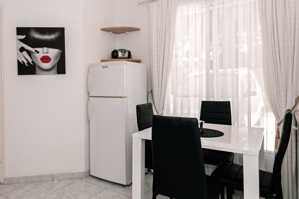 Sue'S Apartment 파포스 외부 사진