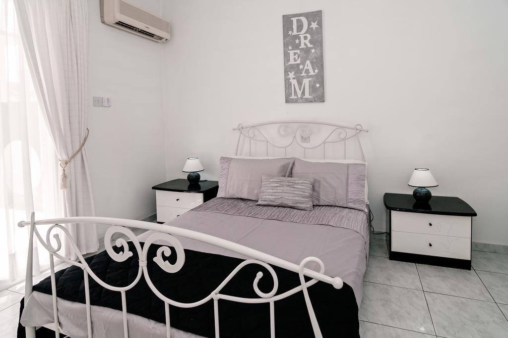 Sue'S Apartment 파포스 외부 사진